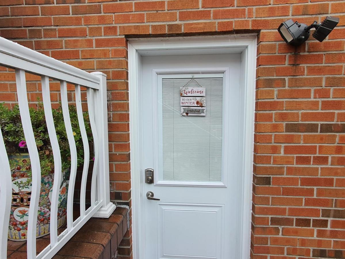 A Home Away Toronto Ngoại thất bức ảnh