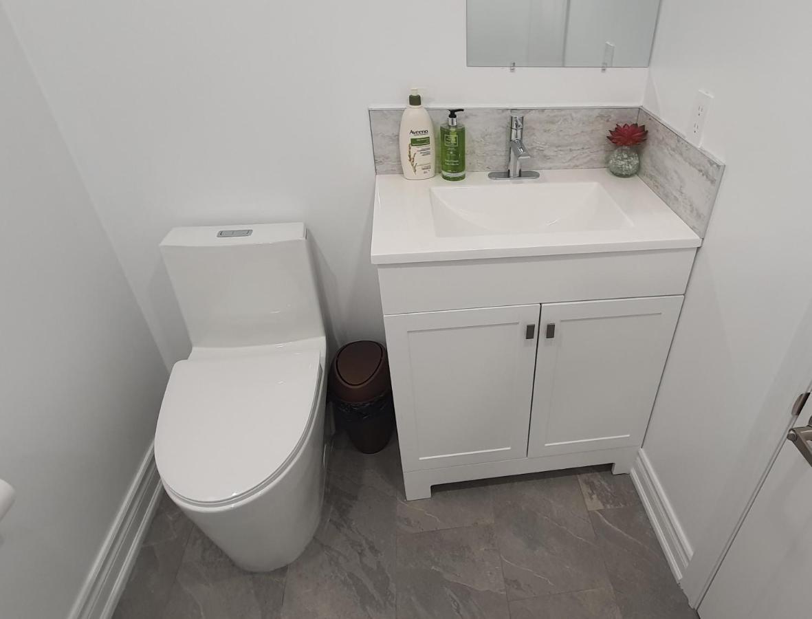A Home Away Toronto Ngoại thất bức ảnh
