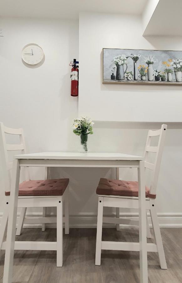 A Home Away Toronto Ngoại thất bức ảnh