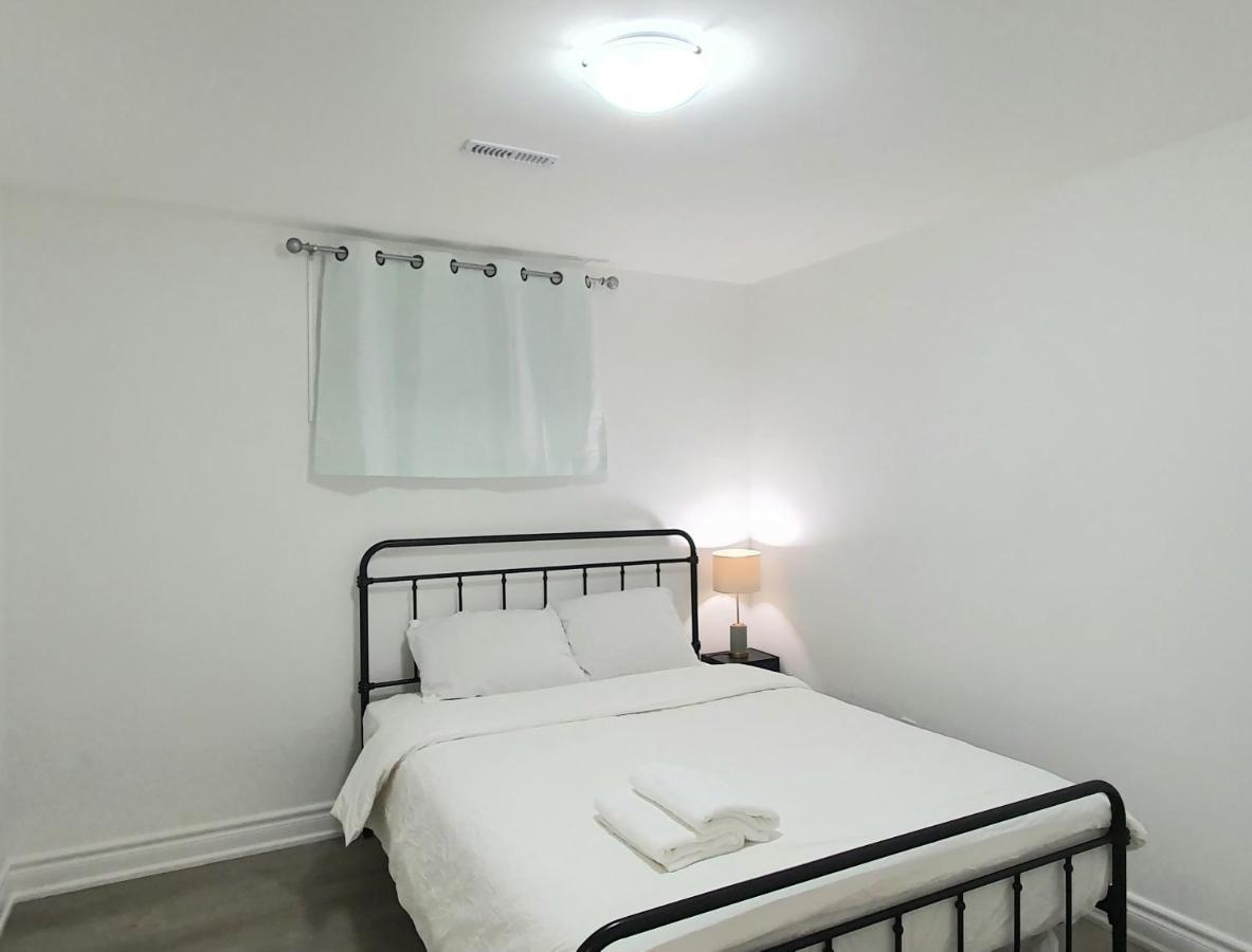 A Home Away Toronto Ngoại thất bức ảnh