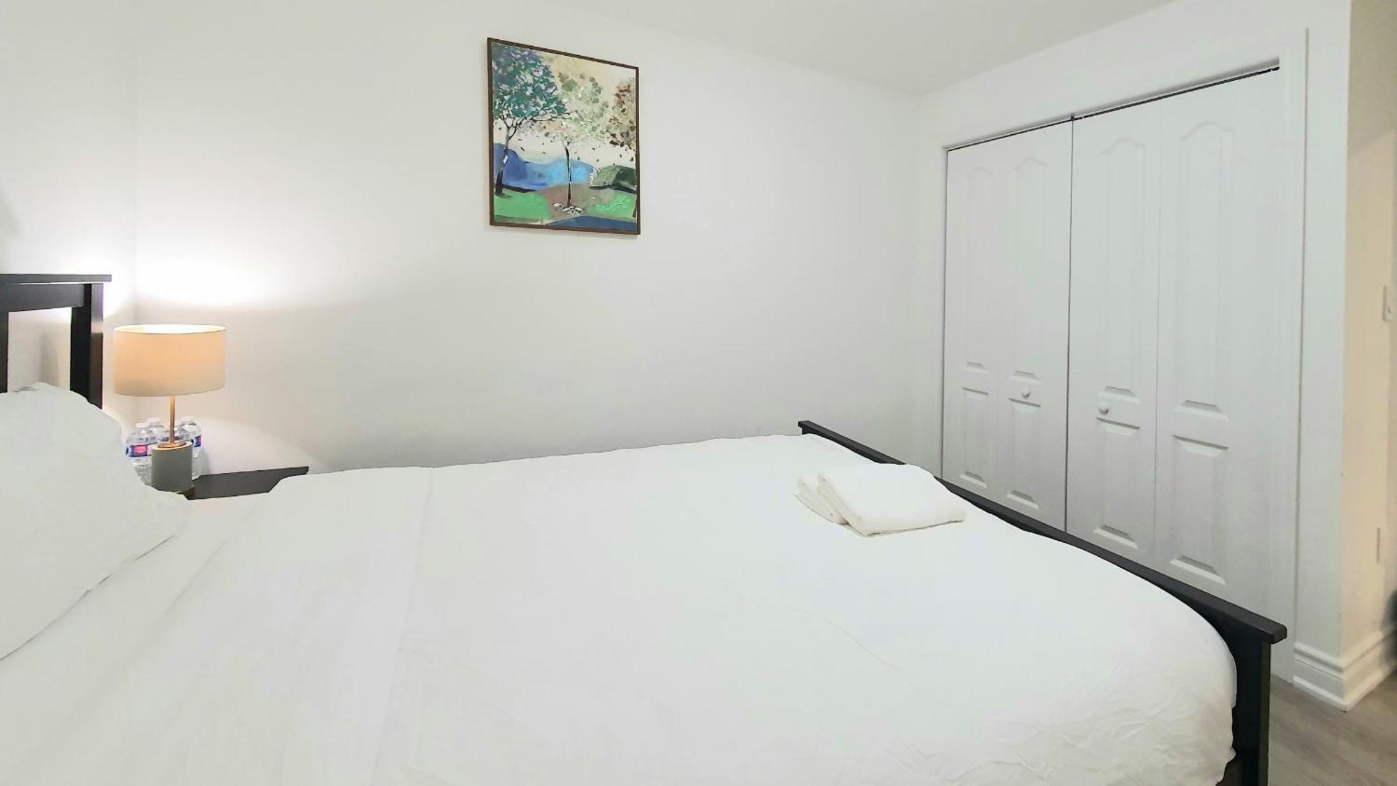 A Home Away Toronto Ngoại thất bức ảnh