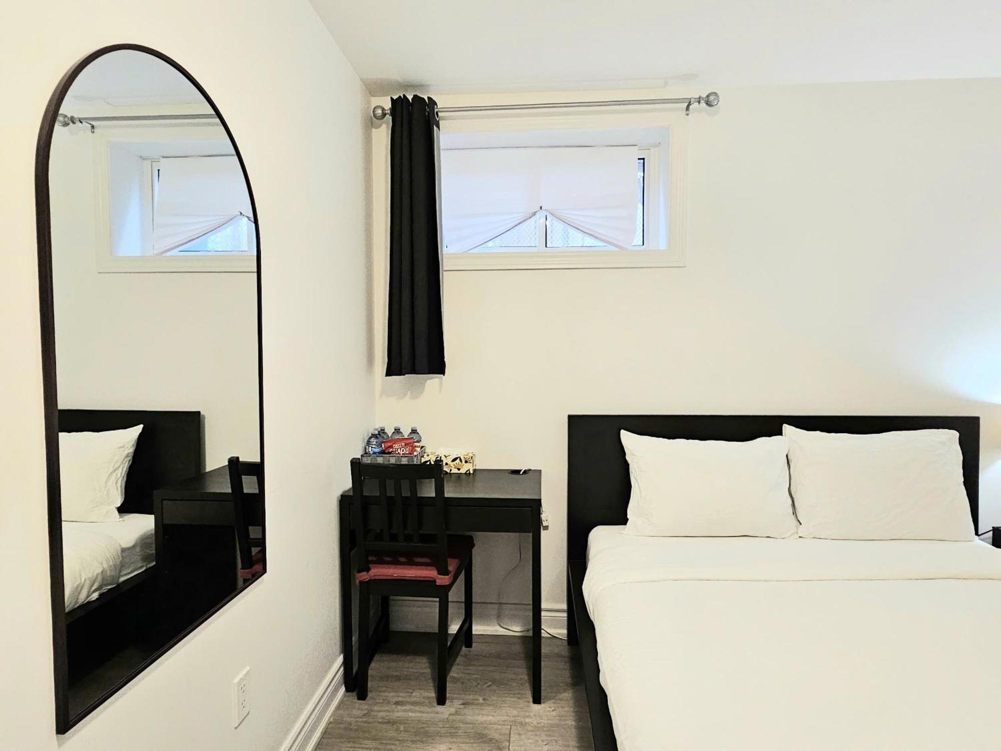 A Home Away Toronto Ngoại thất bức ảnh